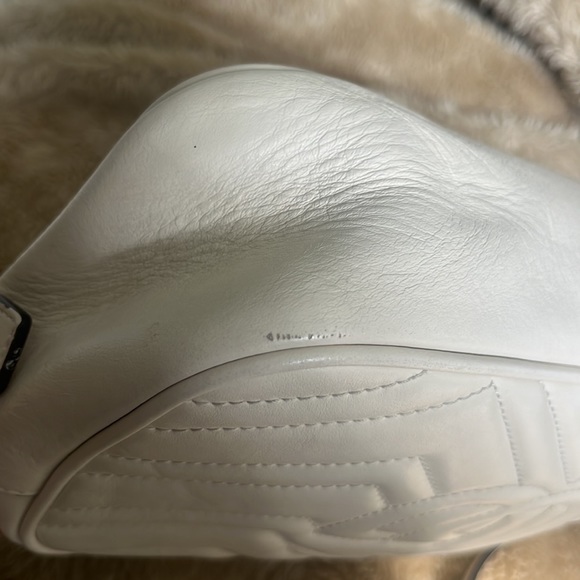 Gucci Marmont Chain Shoulder Bag in Cream - Picture 9 of 16